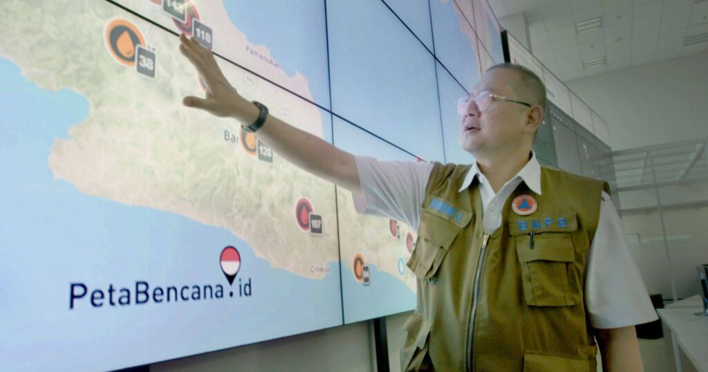 Bambang Suryaputra, Director of Logistics and Equipment Management at the National Emergency Management Agency, highlights the importance of community participation via Peta Gotong Royong in disaster response efforts.